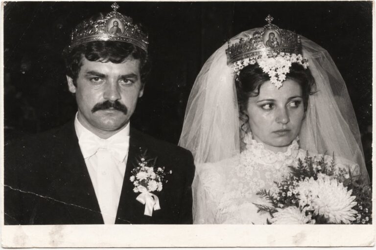 Mirii cu cununii, la cununia religioasă (imagine generată cu AI)