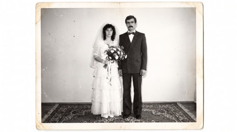 Portret de nuntă în studio (imagine generată cu AI)